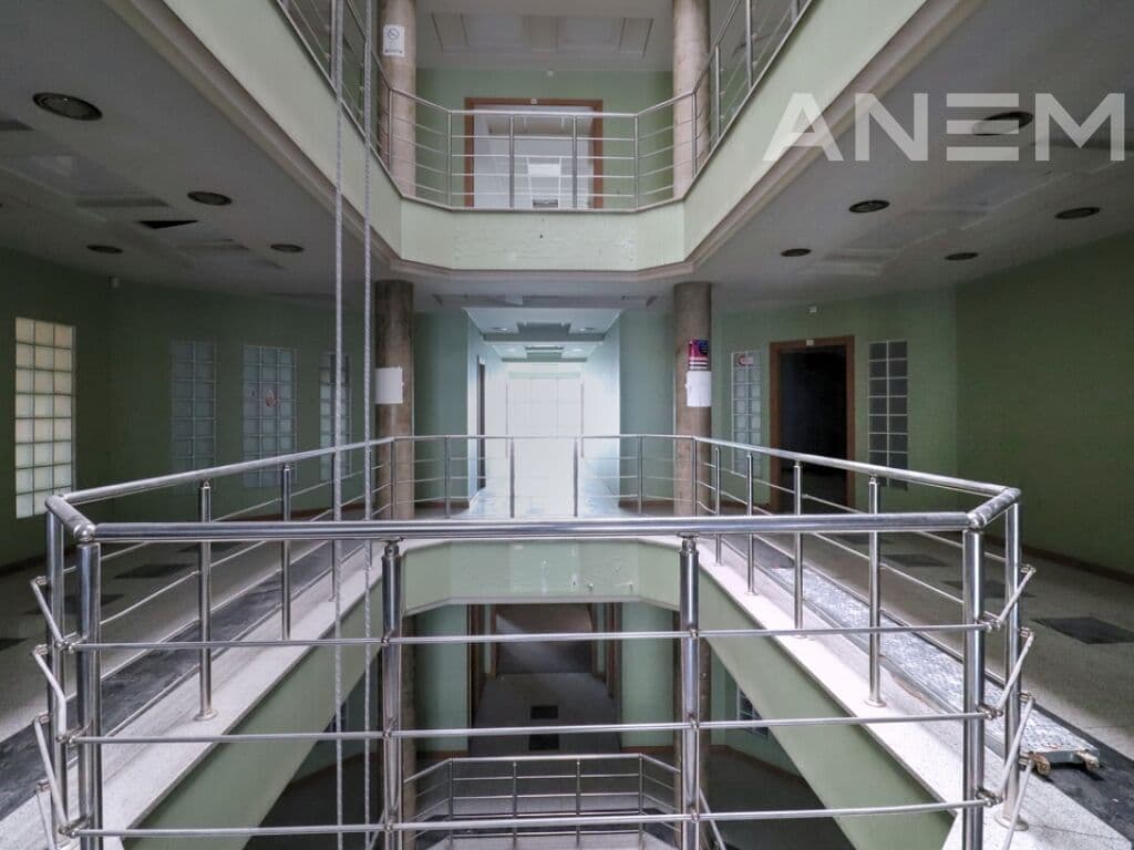 Objekt me qira 3000m² në qendër të Prishtinës