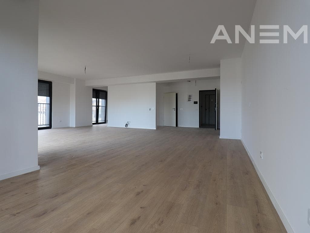 Penthouse me qira me 3 dhoma gjumi në Lakrishtë
