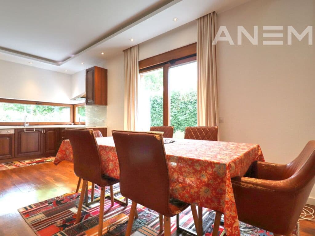 Shtëpi me qira 360m² në Marigona Residence