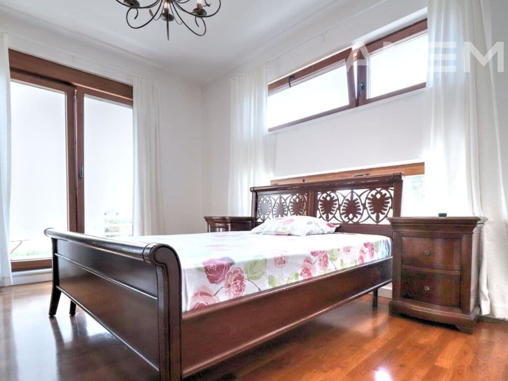 Shtëpi me qira 360m² në Marigona Residence