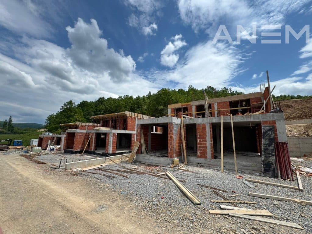 Shtëpi në shitje 239.08m², 248.50m², 250.10m² në lagjen Green Hill 3