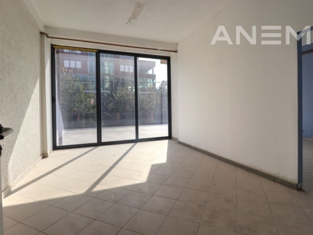 Zyre me qira 400m² në Fushë Kosovë