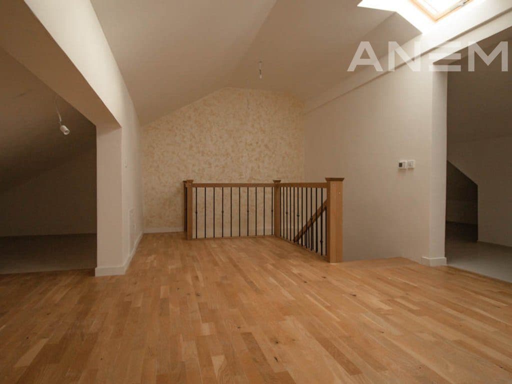 Shtëpi me qira me 3 dhoma gjumi në lagjen Royal Green Residence