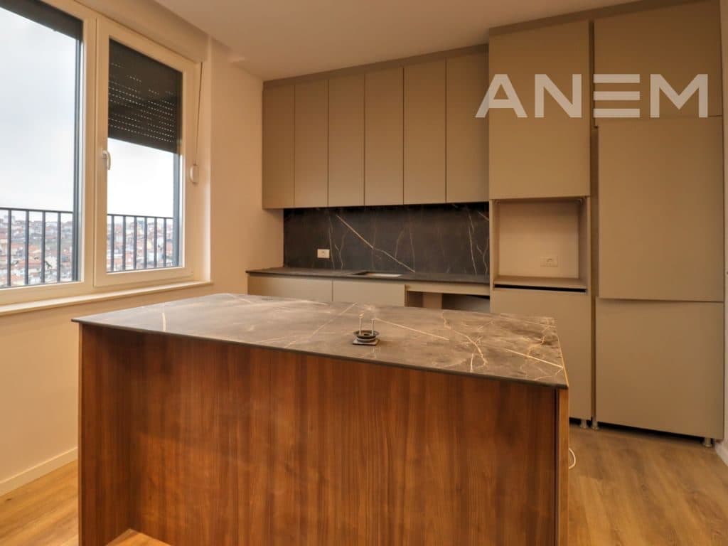 Penthouse në shitje 162m2+ 120m2 terasë në lagjën Tophane 3