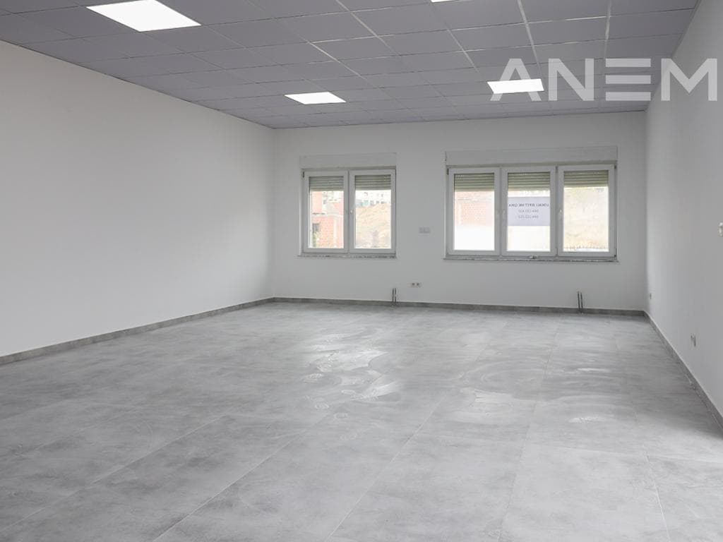 Lokal me qira me 1 hapësirë pune në Rrugën C 4