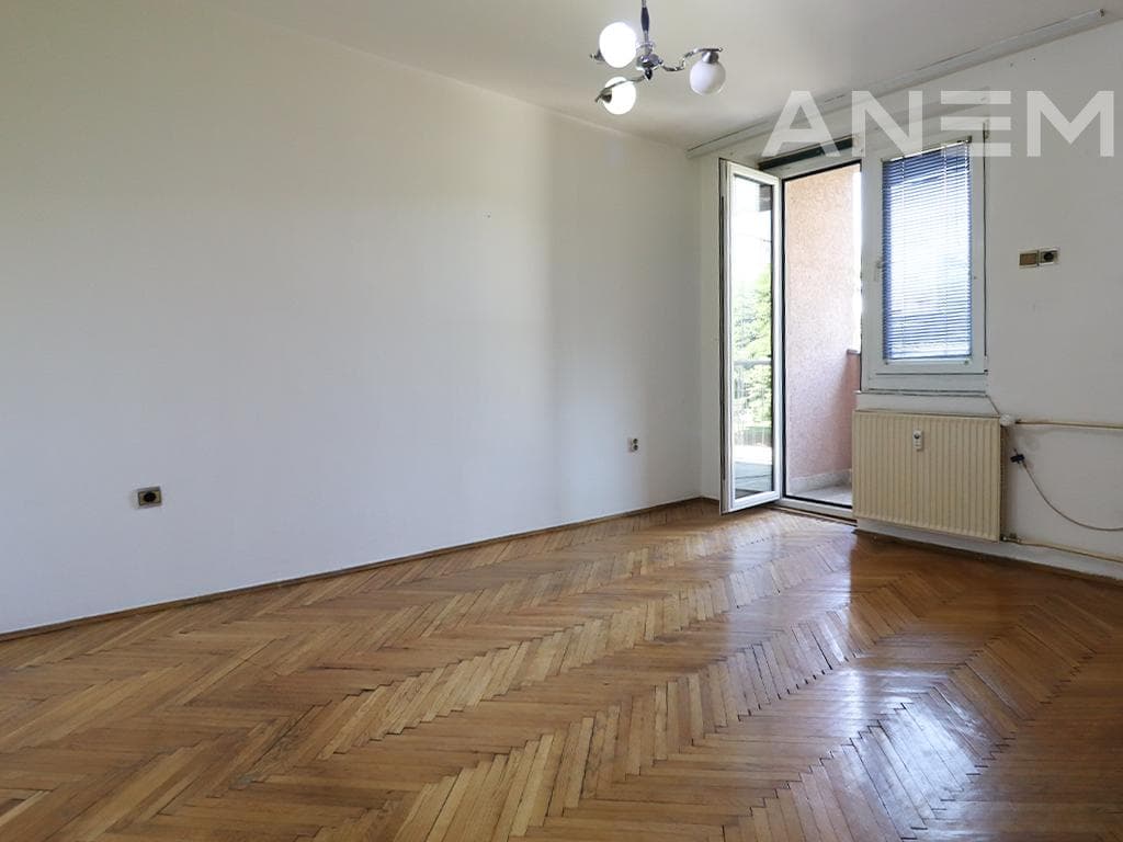 Zyre me qira me 3 hapësira pune në Qendër 2