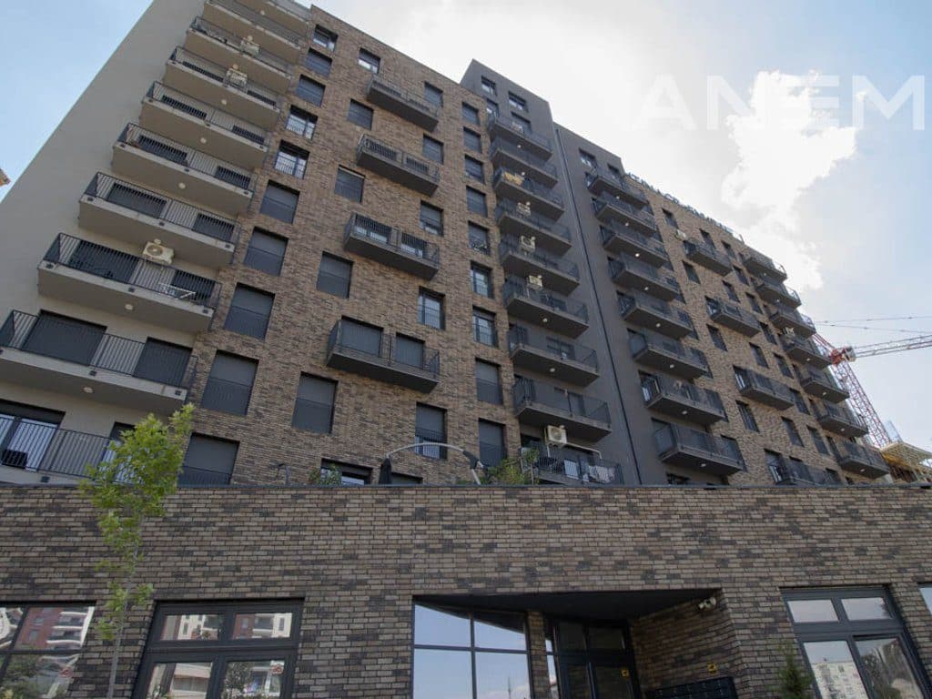 Banesë në shitje 107m² + 130m² te Prishtina e Re