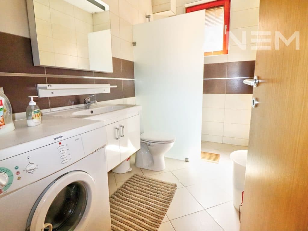 Shtëpi në shitje 350m2 në Velani 4