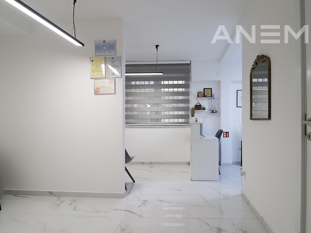 Lokal Ordinanc me qira me 1 hapësirë pune në Bregun e Diellit 4