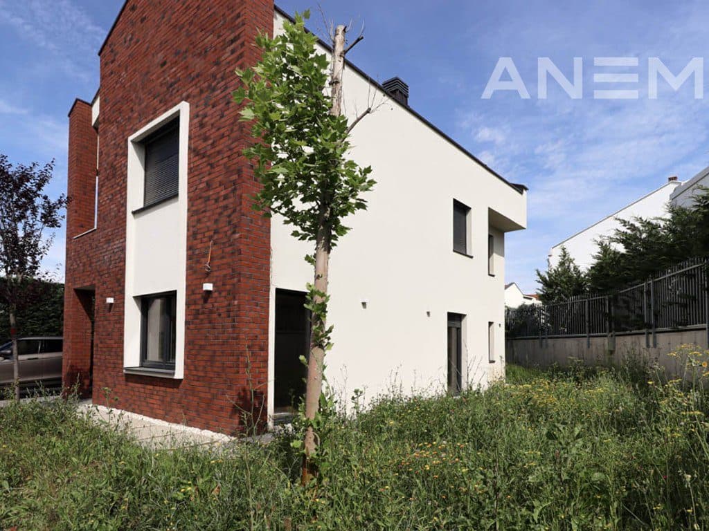 Shtëpi në shitje 217.6m² në lagjen Qershia Village
