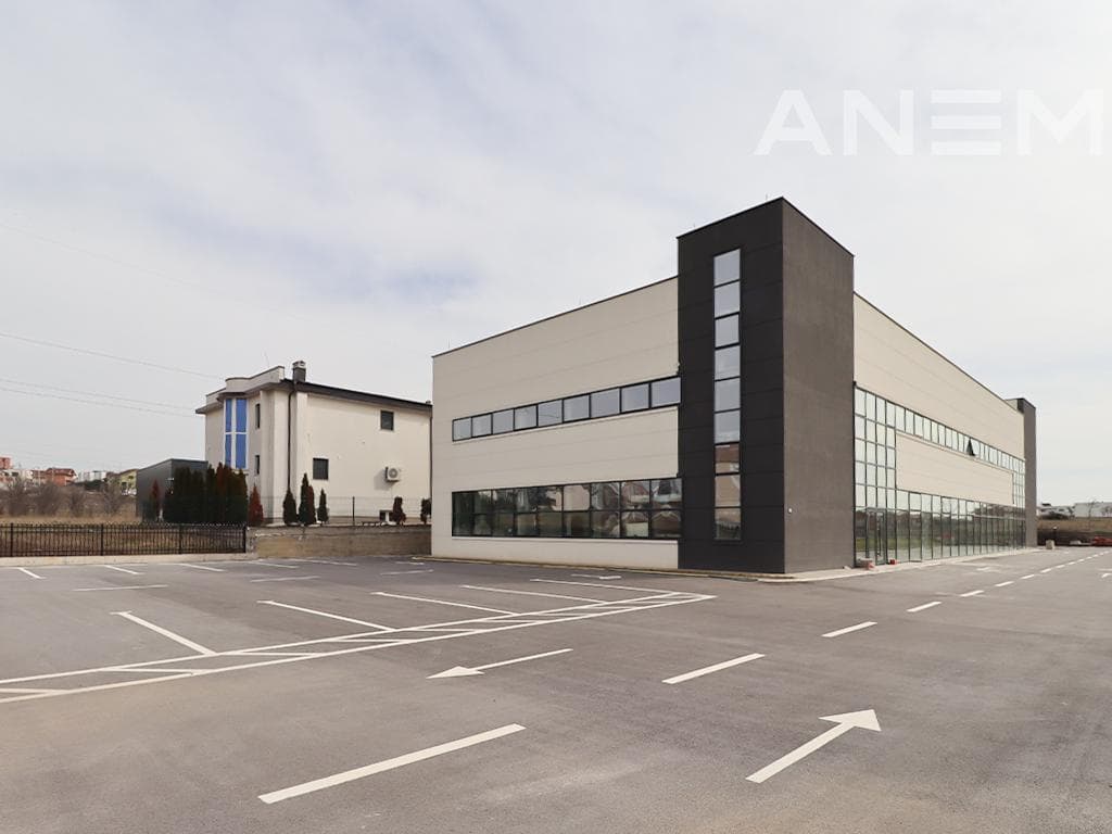 Objekt afarist me qira 1800m² në lagjen Veternik