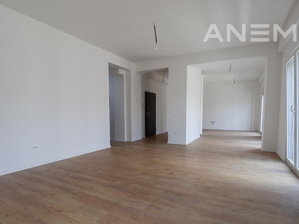 Zyre me qira 260m² në Veternik 3