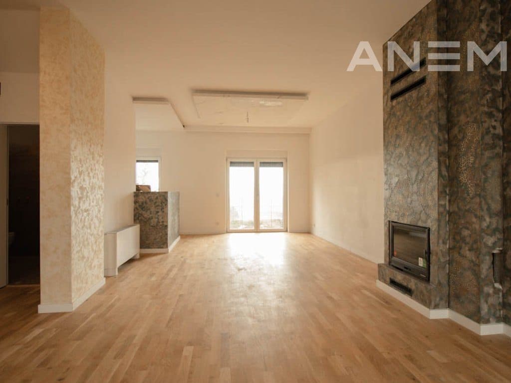 Shtëpi me qira me 3 dhoma gjumi në lagjen Royal Green Residence
