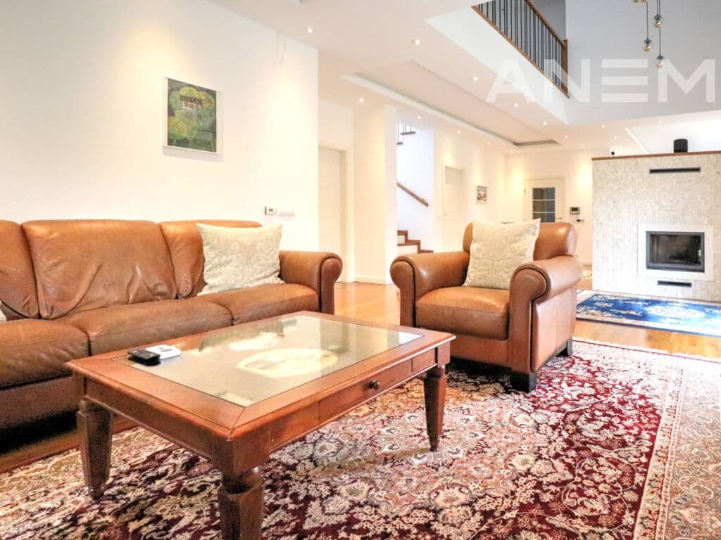 Shtëpi me qira 360m² në Marigona Residence