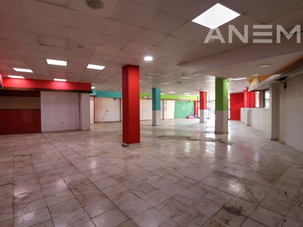 Lokal me qira 250m² në lagjen Aktash 4