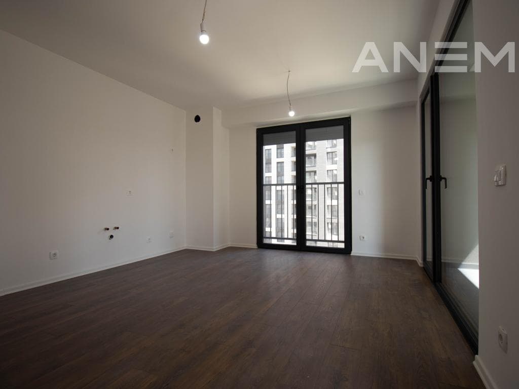 Zyre me qira me 3 hapësira pune në lagjen Pejton 3