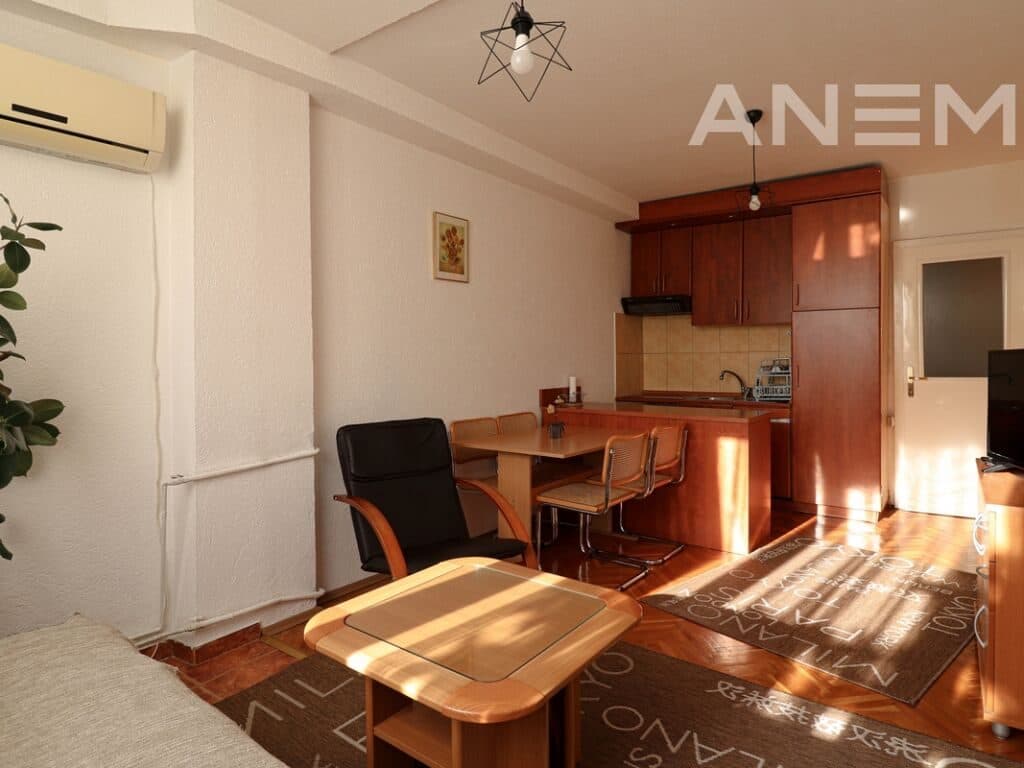 Banesë me qira me 2 dhoma gjumi në Qendër 2