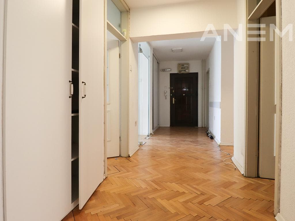Zyre me qira me 5 hapësira pune në Pejton 4