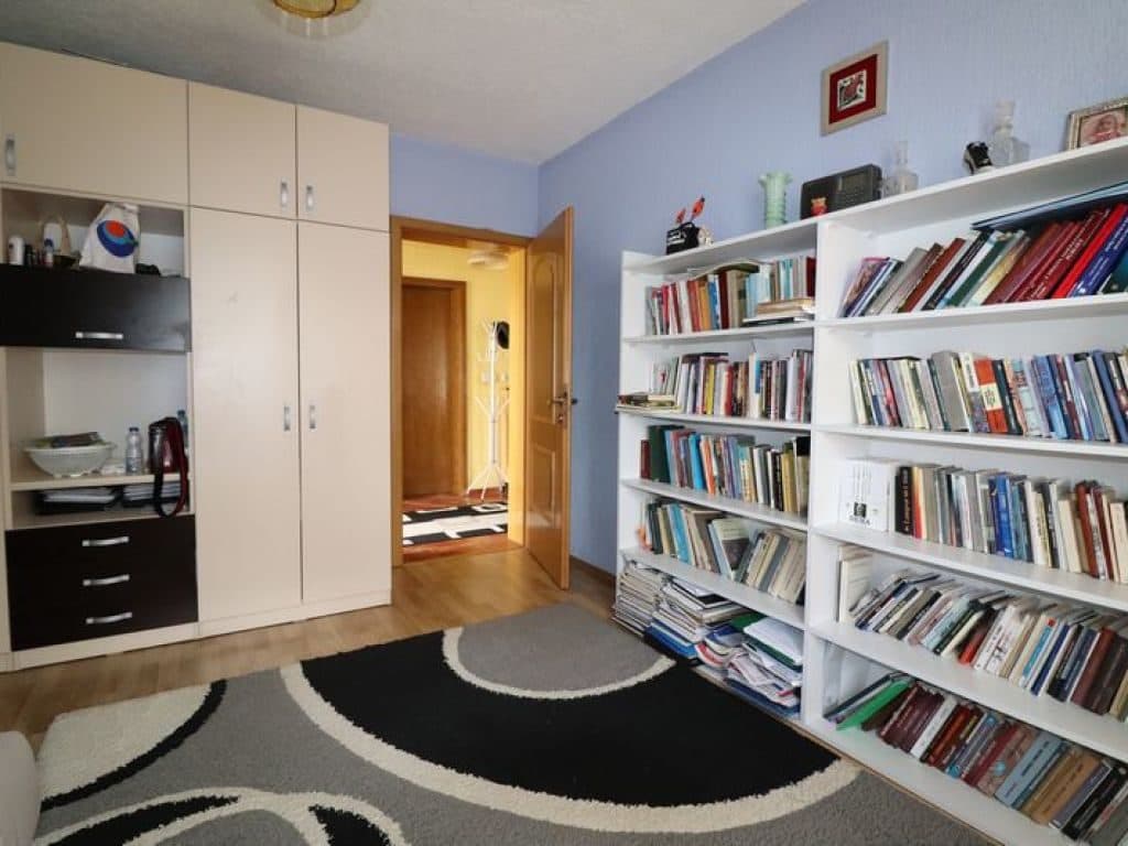 Shtëpi në shitje 410m² në Veternik 3