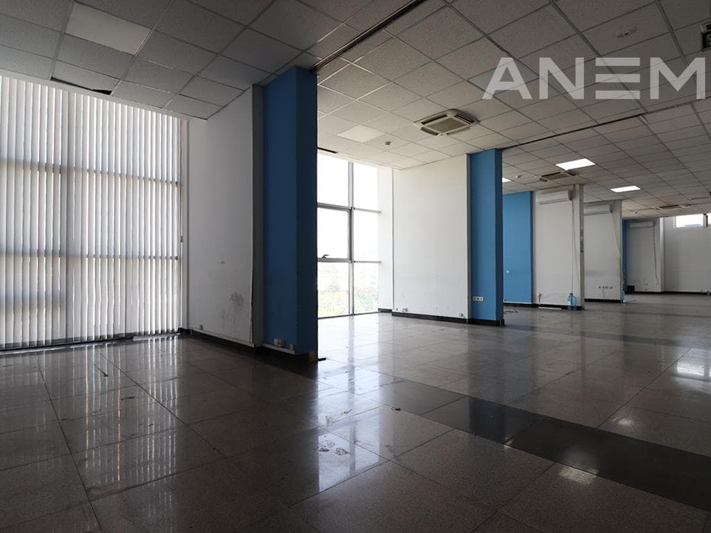 Objekt me qira 1000m² në Qendër