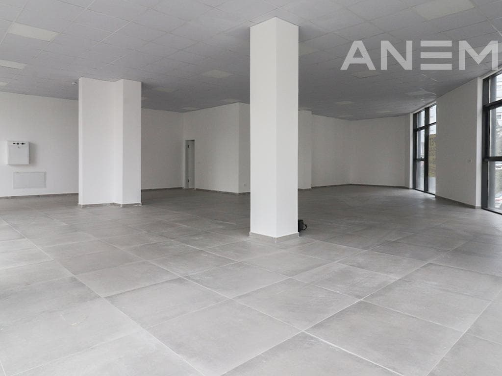 Lokal me qira 160m² në Rrugën B 3