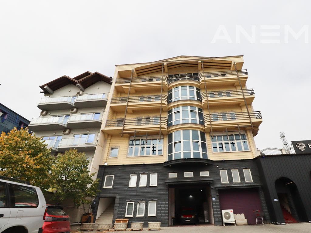 Objekt me qira 2200m² në Arbëri