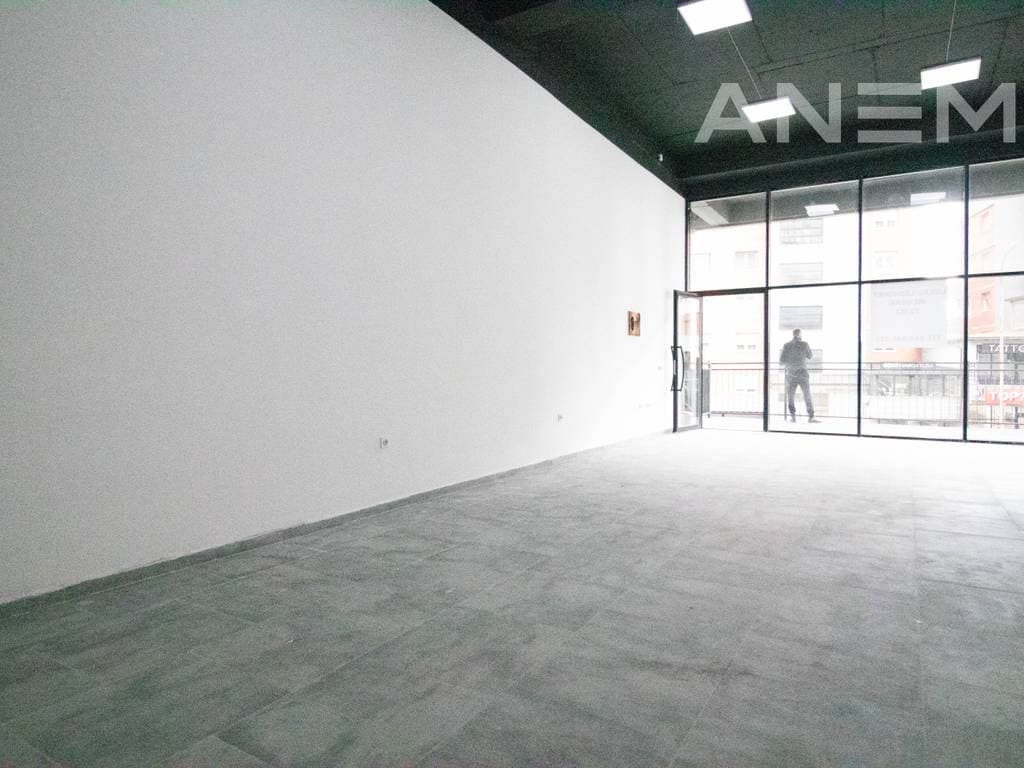 Lokal me qira 72m² në lagjen Arbëria 4