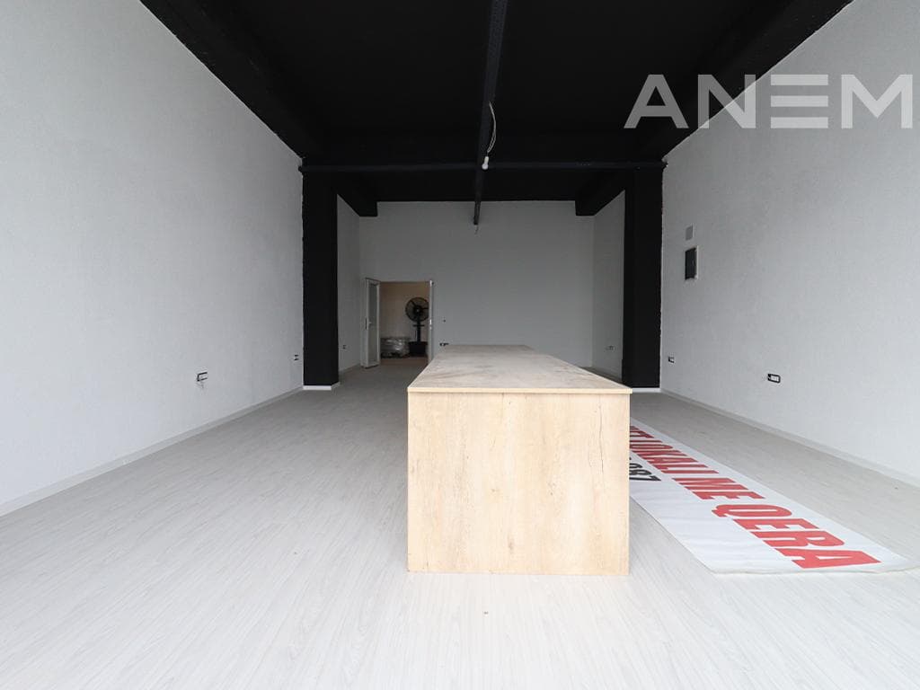 Objekt me qira 2200m² në Arbëri 3