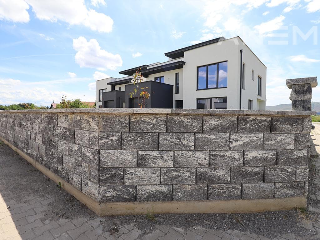 Shtëpi në shitje 390m² në fshatin Lepi