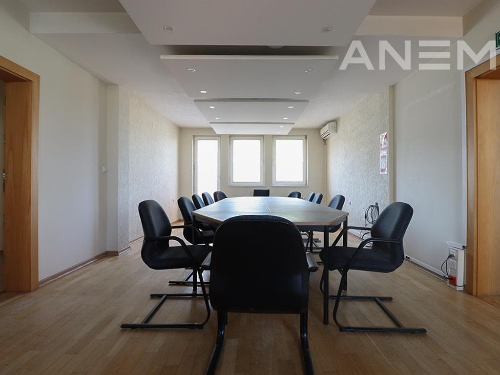 Objekt me qira 1300m² në Mahallën e Muhaxherëve 3