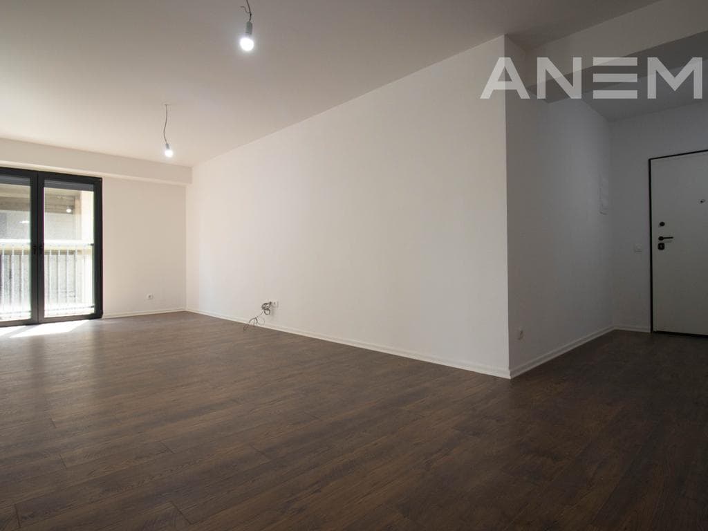 Zyre me qira me 3 hapësira pune në lagjen Pejton 4