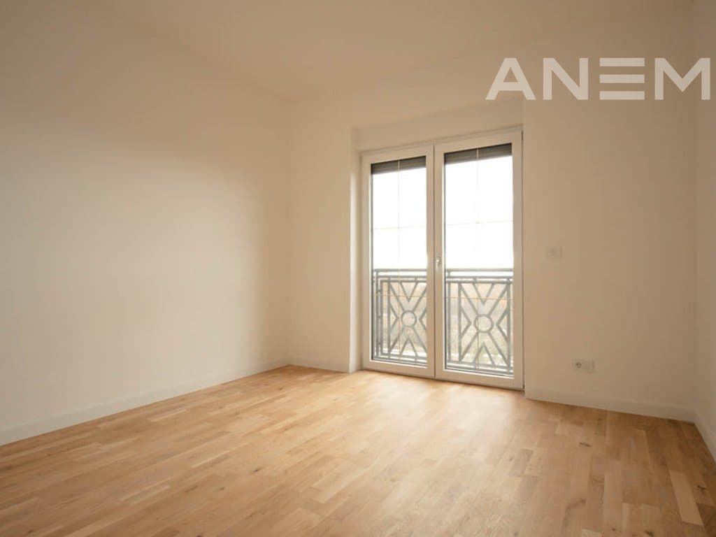Shtëpi me qira me 3 dhoma gjumi në lagjen Royal Green Residence