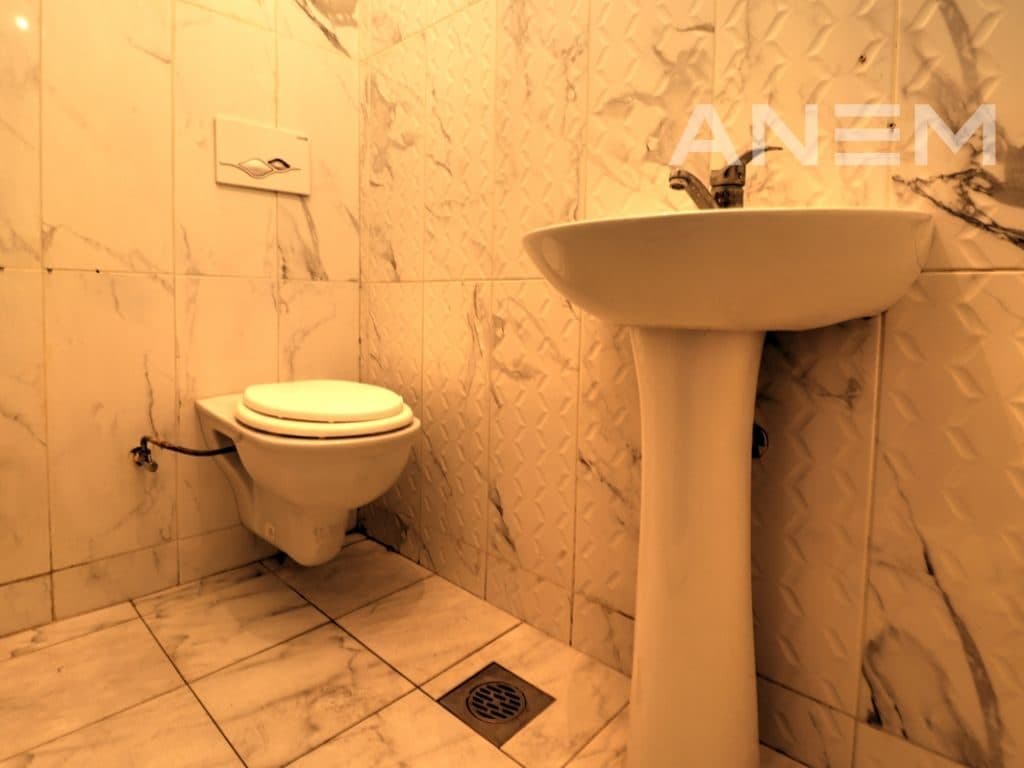 Zyre me qira 131m² në Qendër 4