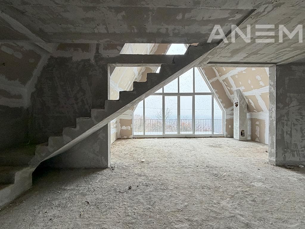 Vilë në shitje 140m² në Novobërdë