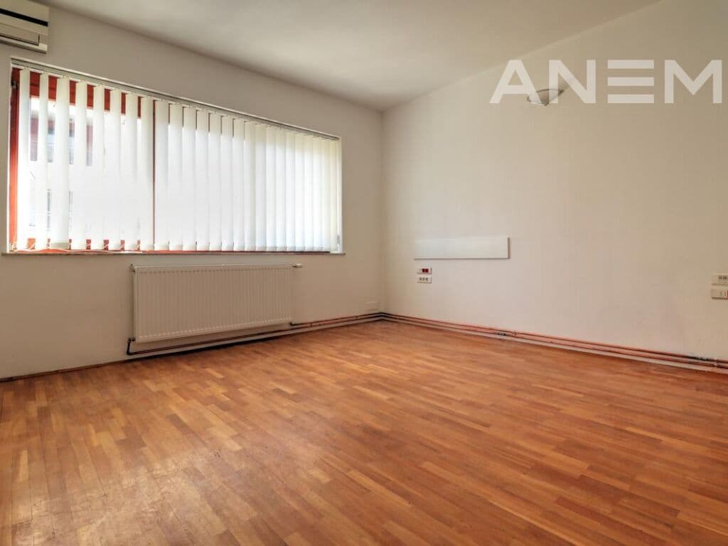 Zyre me qira me 3 hapësira pune në Qendër 3