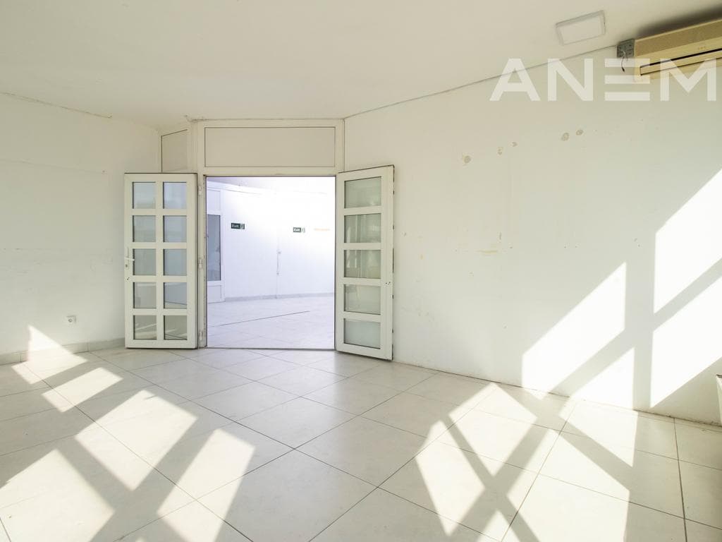 Zyre me qira me 3 hapësira pune në lagjen Dardania 2