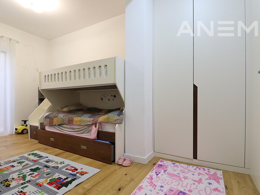 Terracier me qira 155m² + 91m² tarrace në Marigona Hill