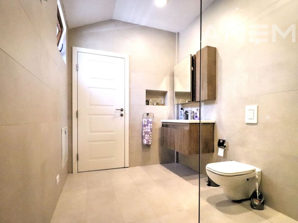 Shtëpi me qira 360m² në Marigona Residence