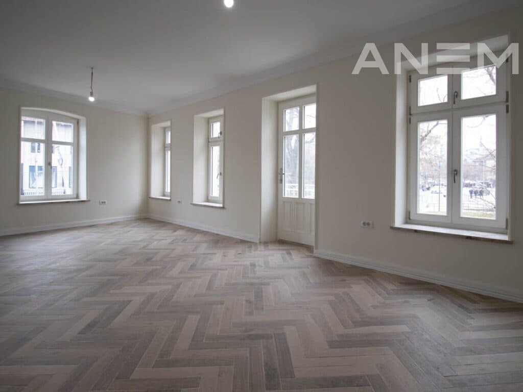 Objekt me qira 240m²+100m² tarracë në Qendër 3