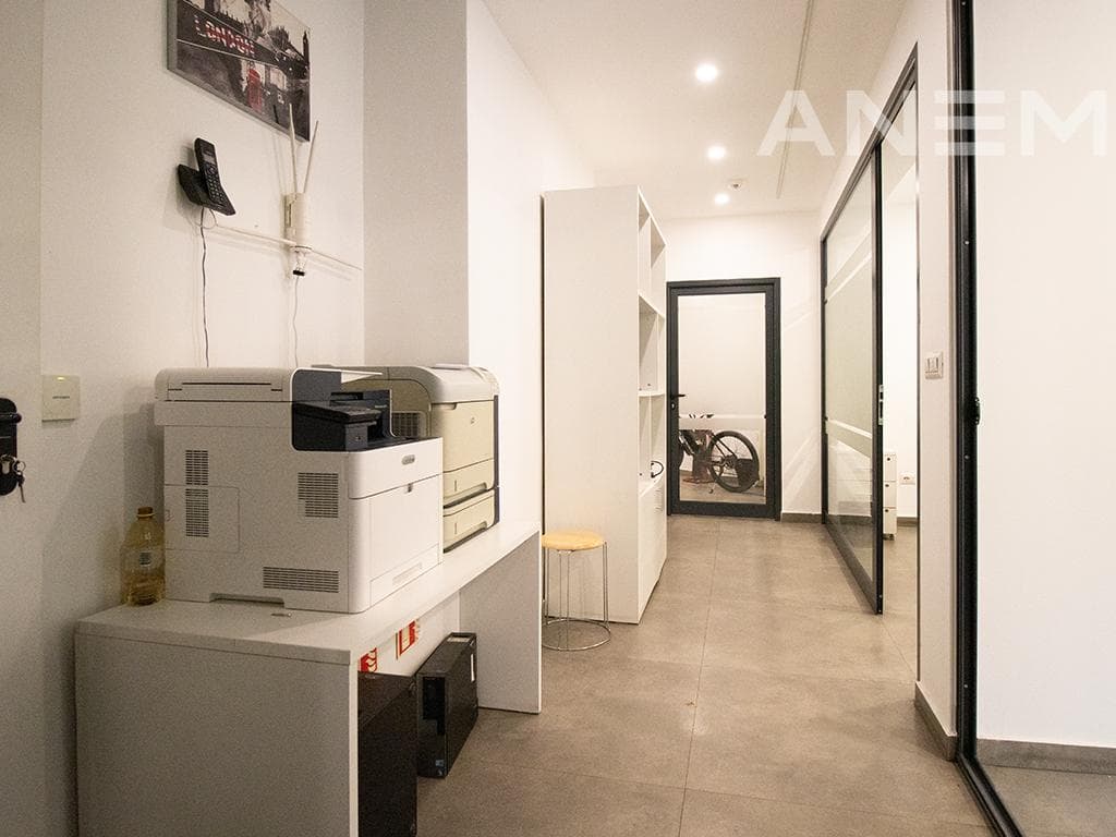 Zyre në shitje 100m² në lagjen Dardania