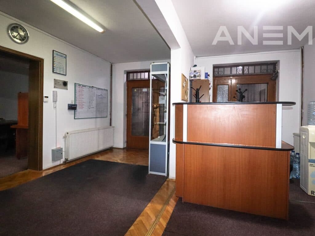 Zyre me qira me 9 hapësira pune në lagjen Pejton 4