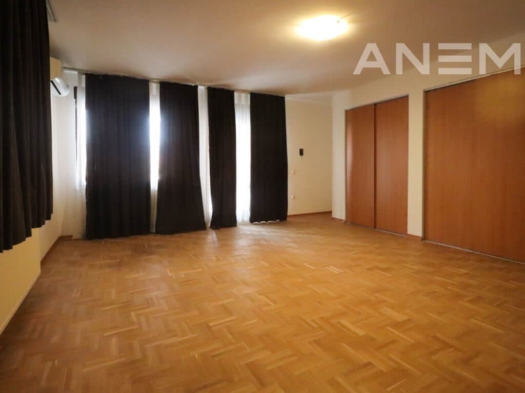 Shtëpi me qira me 10 hapësira pune në Arbëri 3