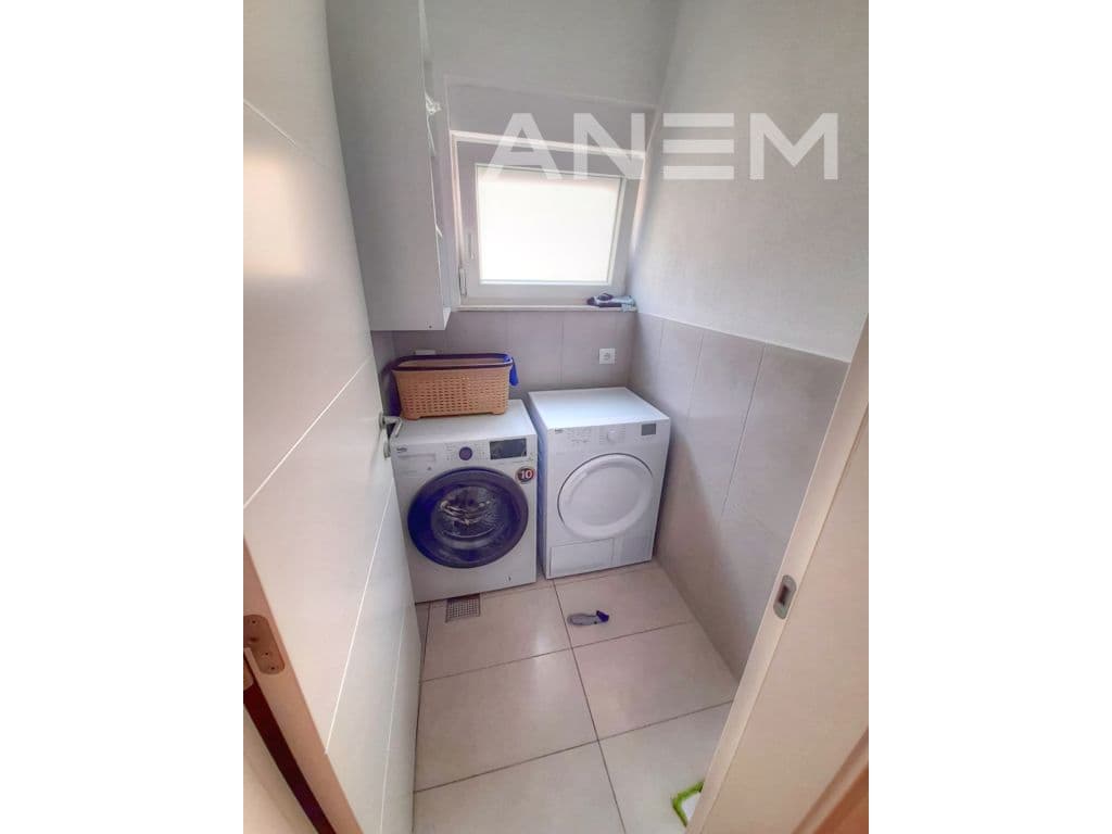 Shtëpi me qira 202m² në Lagjen Qershia