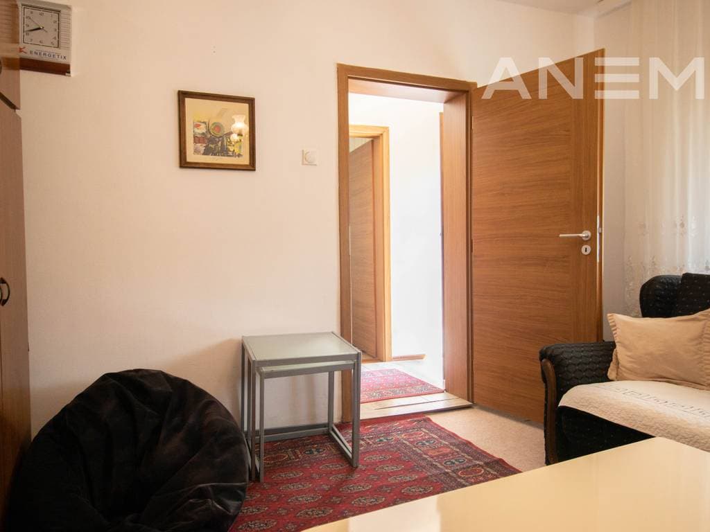 Kat shtëpie me qira me 1 dhomë gjumi në lagjen Arbëria 2