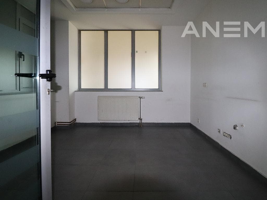 Objekt me qira 2300m² në Fushë Kosovë 3