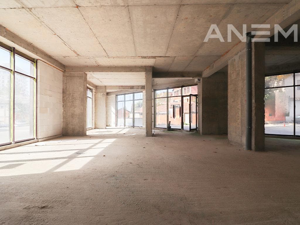 Lokal me qira 457m² në Lagjen e Muhaxherëve 2