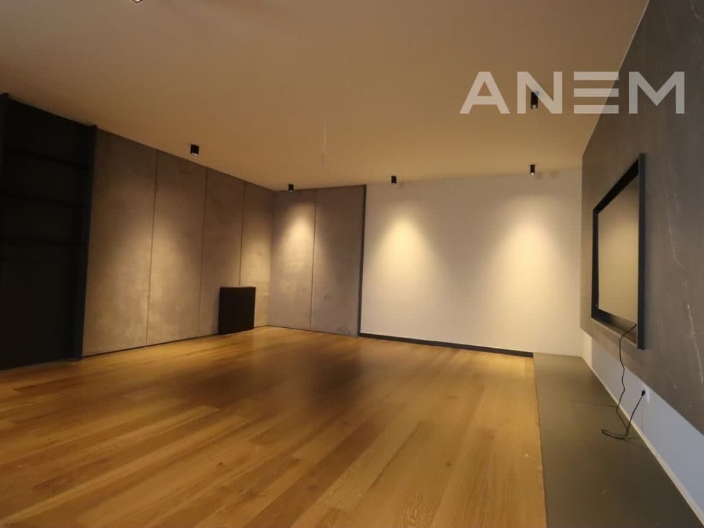 Shtëpi me qira 300m2 ne Obiliq ( Kastriot)