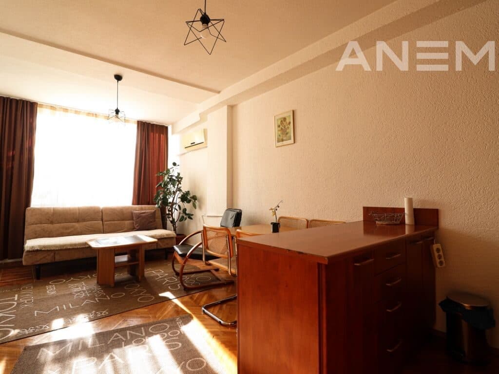 Banesë me qira me 2 dhoma gjumi në Qendër
