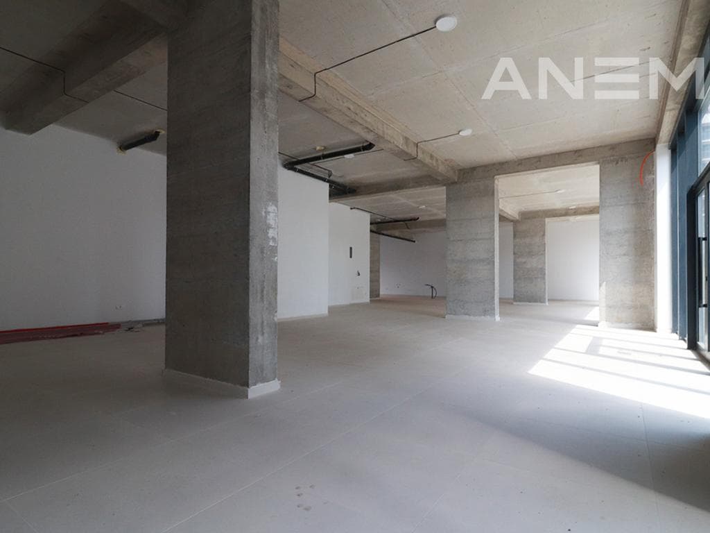 Lokal në shitje 264m² në Rrugën C 4
