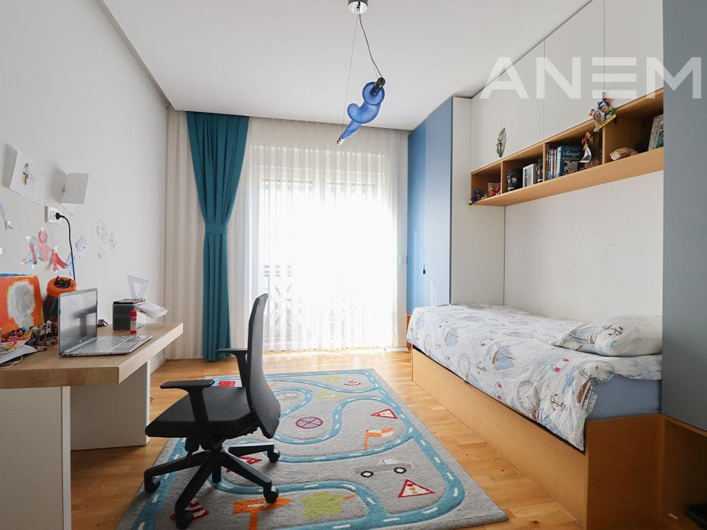 Shtëpi me qira me 3 dhoma gjumi në Royal Green Residence